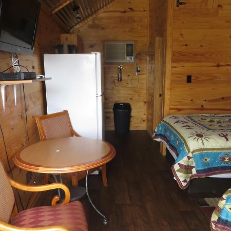 All Tucked Inn Cabins Stockdale Exterior photo