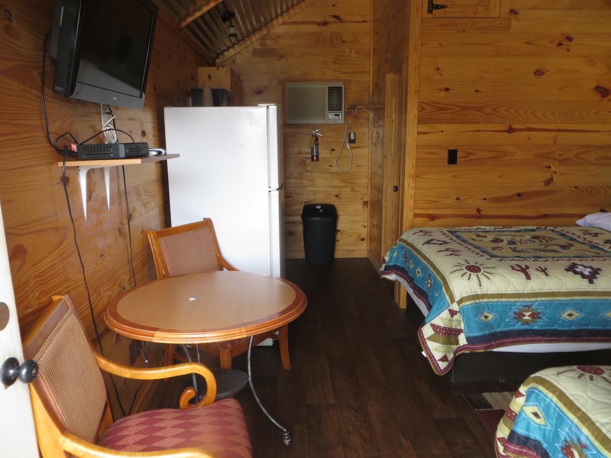 All Tucked Inn Cabins Stockdale Exterior photo