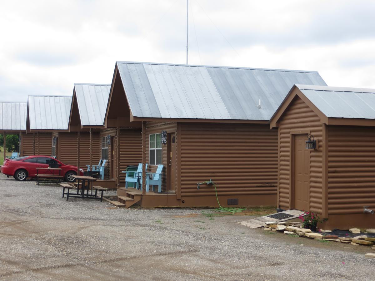 All Tucked Inn Cabins Stockdale Exterior photo
