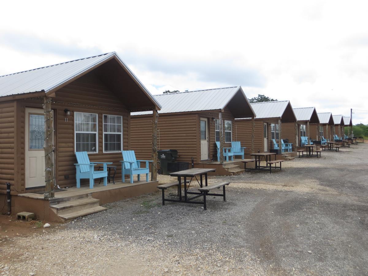 All Tucked Inn Cabins Stockdale Exterior photo