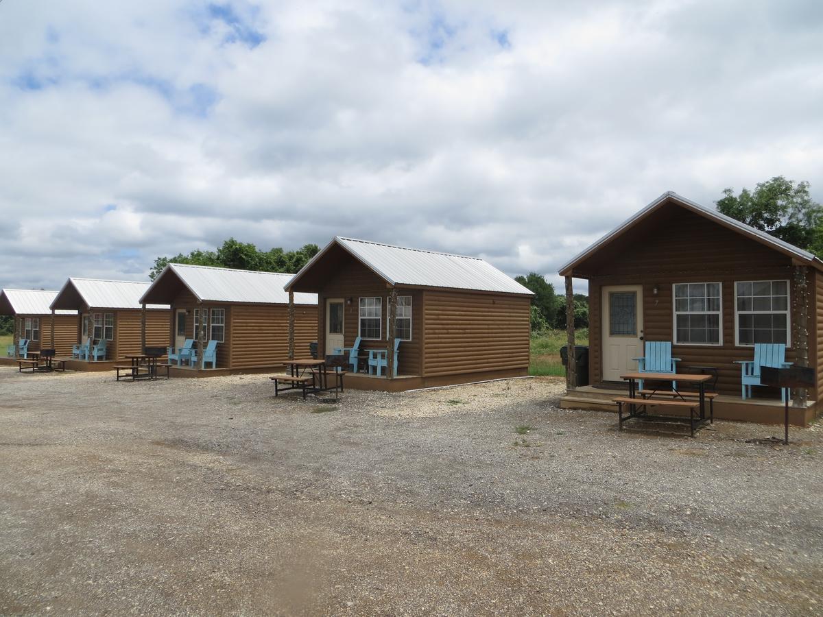 All Tucked Inn Cabins Stockdale Exterior photo
